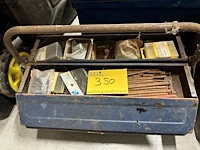 Lot 350 - metalen gereedschapskoffer met inhoud