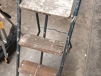Lot 350 - metalen trapladder - afbeelding 2 van  2