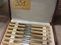 Lot 351 - antiek messenset in kist - afbeelding 1 van  2