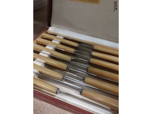 Lot 351 - antiek messenset in kist - afbeelding 2 van  2