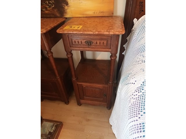 Lot 351 - koppel nachtkastjes - afbeelding 2 van  5