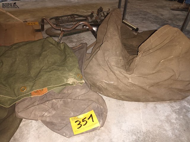 Lot 351 - militaire zak. 4 stuks - afbeelding 3 van  4