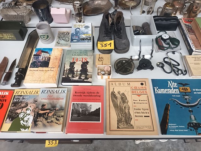 Lot 351 - militaria. 27 stuks - afbeelding 1 van  10