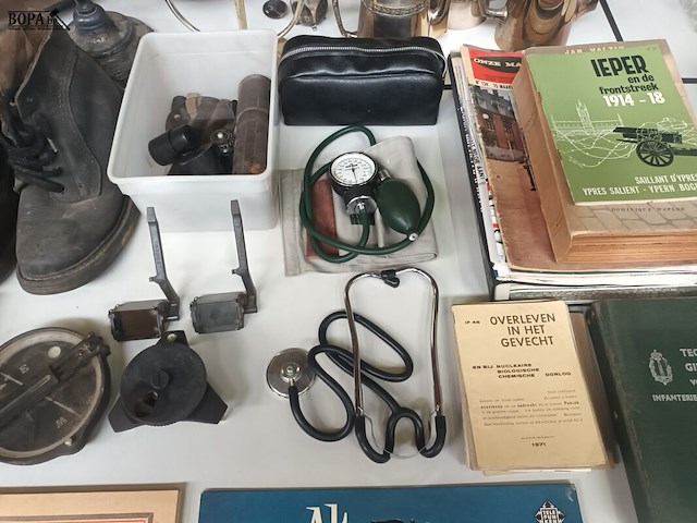 Lot 351 - militaria. 27 stuks - afbeelding 3 van  10