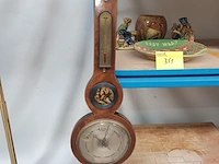 Lot 352 - barometer