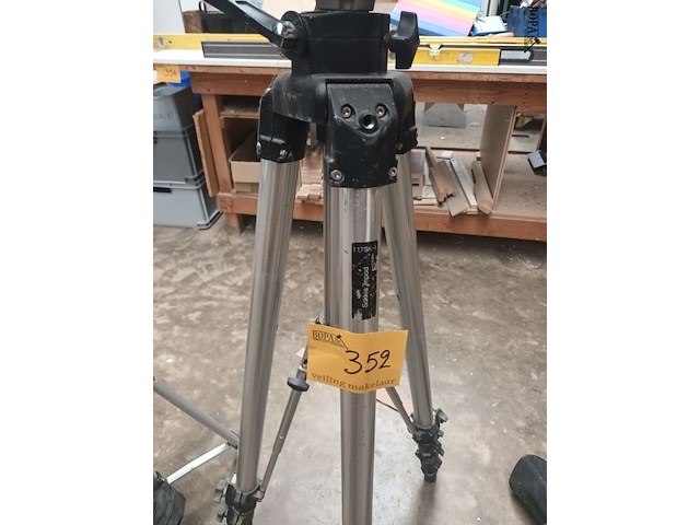 Lot 352 - driepoot statief sokkia - afbeelding 5 van  5