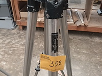 Lot 352 - driepoot statief sokkia - afbeelding 5 van  5