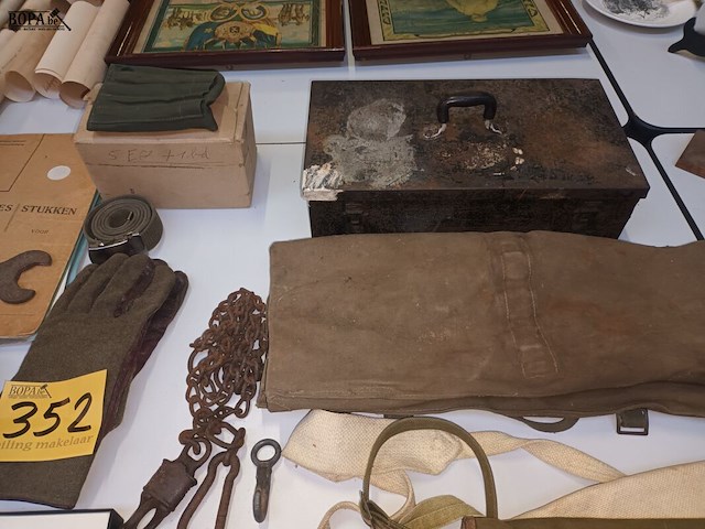 Lot 352 - militaria. 43 stuks - afbeelding 2 van  7