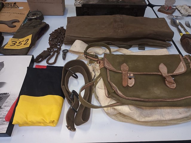 Lot 352 - militaria. 43 stuks - afbeelding 3 van  7
