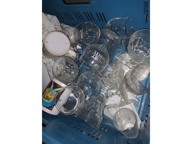 Lot 352 - servies en glazen - afbeelding 2 van  4