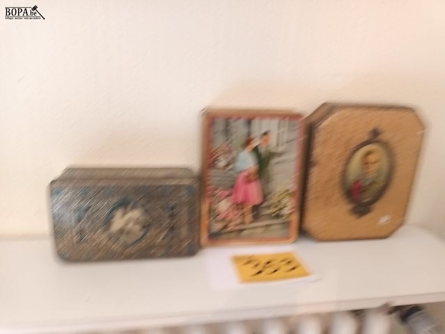 Lot 353 - blikken dozen koningshuis. 3 stuks - afbeelding 1 van  4