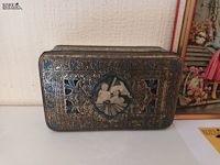 Lot 353 - blikken dozen koningshuis. 3 stuks - afbeelding 2 van  4