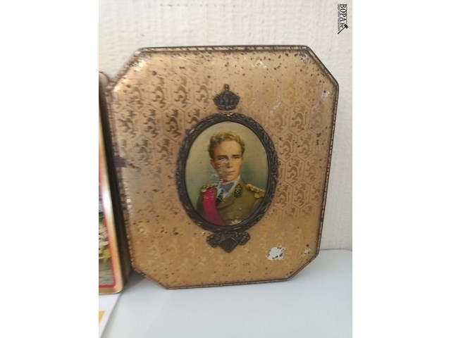 Lot 353 - blikken dozen koningshuis. 3 stuks - afbeelding 4 van  4