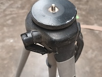 Lot 353 - driepoot statief dewalt - afbeelding 2 van  3