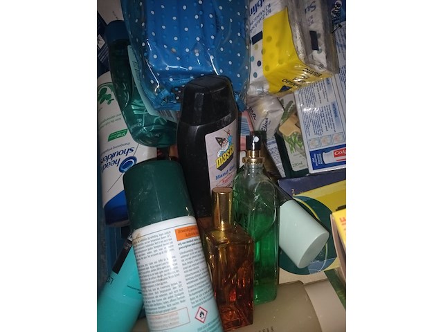 Lot 353 - persoonlijke verzorging - afbeelding 4 van  4