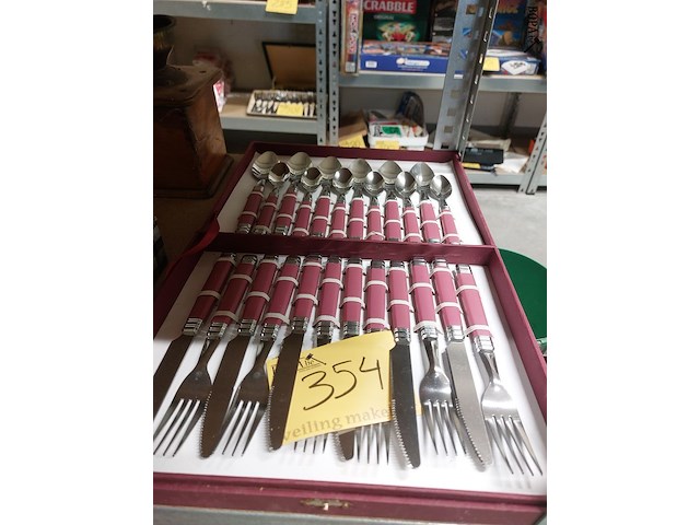 Lot 354 - bestekkoffer 24 delig - afbeelding 1 van  1