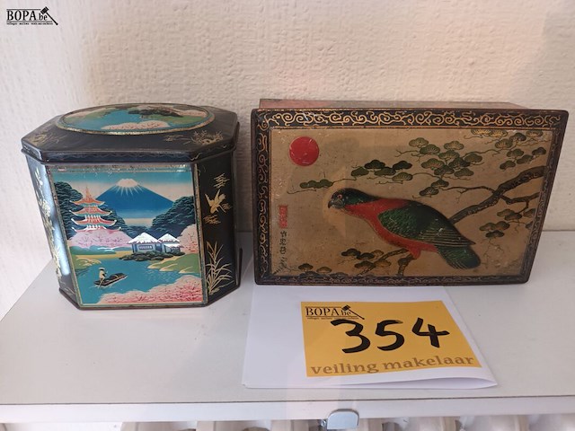 Lot 354 - blikken dozen chinees. 2 stuks - afbeelding 1 van  3