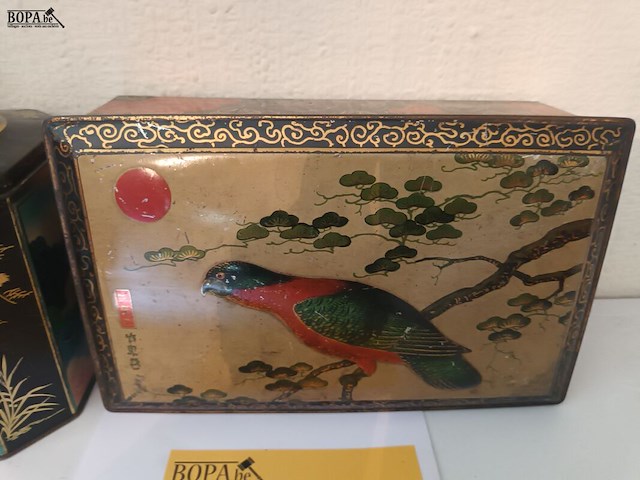 Lot 354 - blikken dozen chinees. 2 stuks - afbeelding 2 van  3