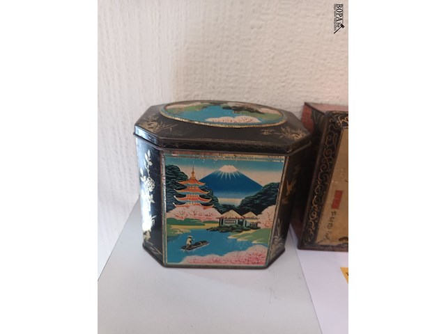 Lot 354 - blikken dozen chinees. 2 stuks - afbeelding 3 van  3