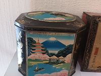 Lot 354 - blikken dozen chinees. 2 stuks - afbeelding 3 van  3
