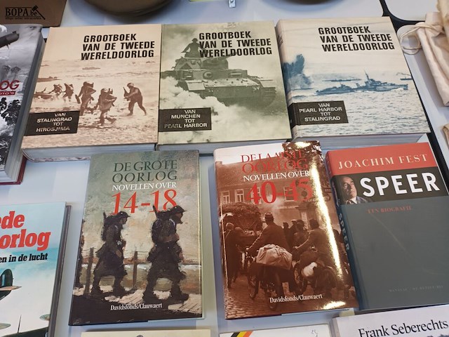 Lot 354 - boeken en tijdschriften oorlog - afbeelding 2 van  7