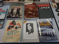Lot 354 - boeken en tijdschriften oorlog - afbeelding 3 van  7