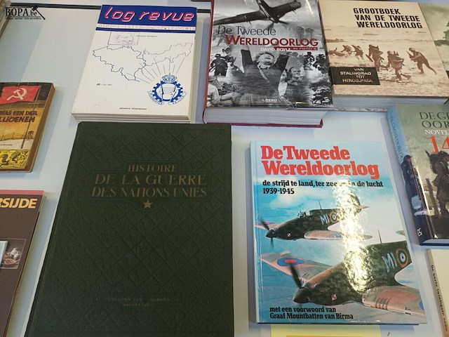 Lot 354 - boeken en tijdschriften oorlog - afbeelding 4 van  7