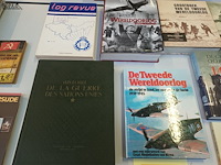 Lot 354 - boeken en tijdschriften oorlog - afbeelding 4 van  7