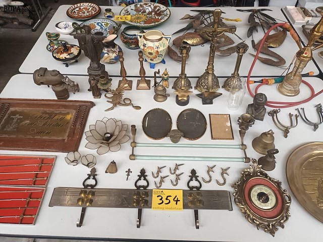 Lot 354 - decoratie in koper. 42 stuks - afbeelding 1 van  8