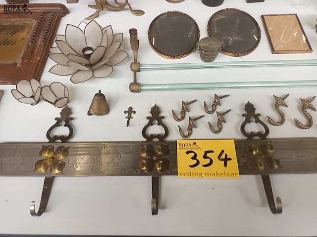 Lot 354 - decoratie in koper. 42 stuks - afbeelding 4 van  8