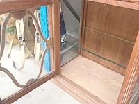 Lot 354 - vitrine kasten. 2 stuks - afbeelding 5 van  5