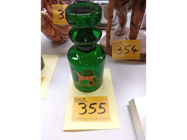 Lot 355 - fles met dop - afbeelding 1 van  3