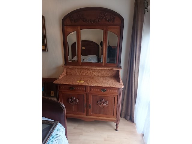 Lot 356 - antieke kast met marmer en spiegel - afbeelding 1 van  7