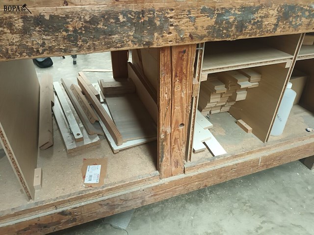 Lot 356 - houten werkbank - afbeelding 3 van  3