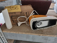Lot 356 - vintage stofzuigerborstel dyana - afbeelding 2 van  2