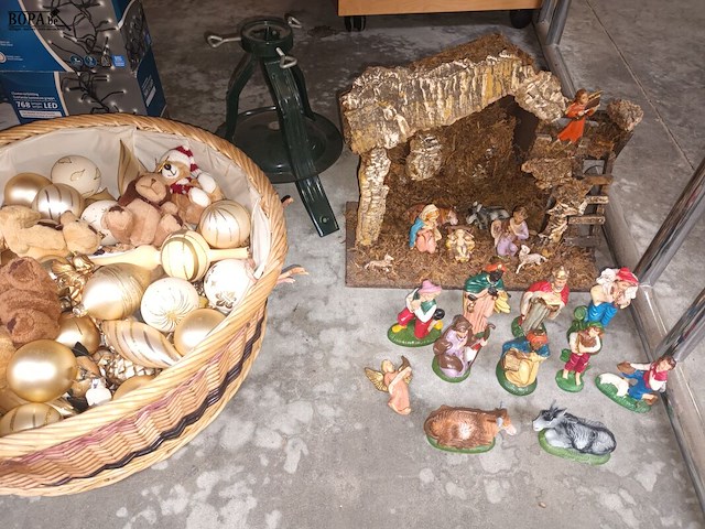 Lot 357 - kerstmateriaal - afbeelding 2 van  4