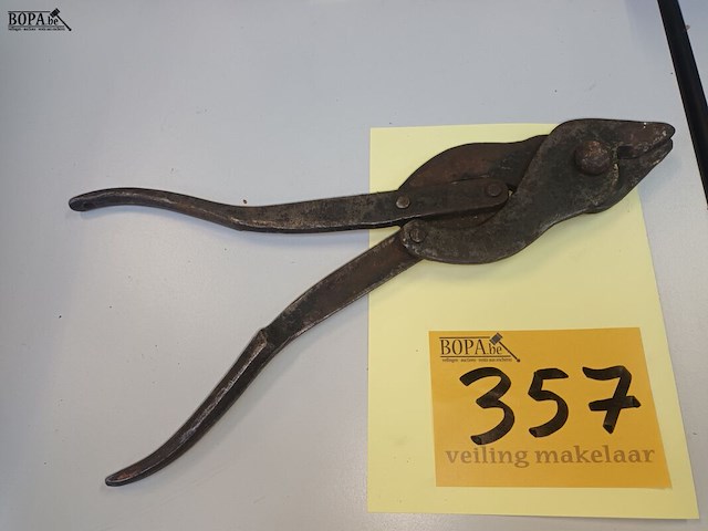 Lot 357 - kniptang 1940 - afbeelding 1 van  3