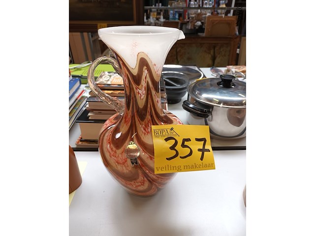 Lot 357 - sierkaraf in glaspasta - afbeelding 1 van  4