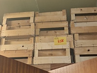 Lot 358 - lot fruitkratjes - afbeelding 1 van  2