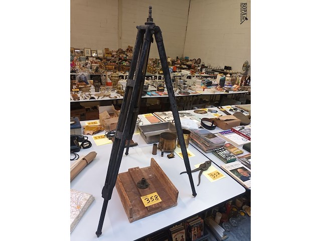 Lot 358 - statief - afbeelding 2 van  5