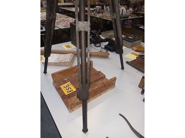 Lot 358 - statief - afbeelding 4 van  5