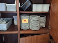 Lot 359 - diversen. inhoud kast - afbeelding 1 van  3