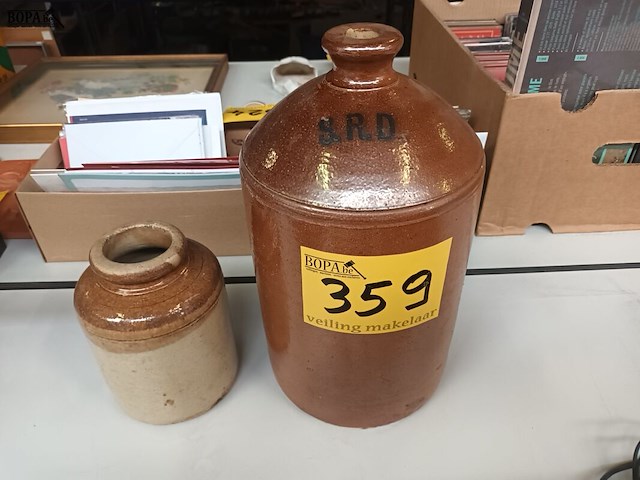 Lot 359 - stenen kruiken. 2 stuks - afbeelding 1 van  3
