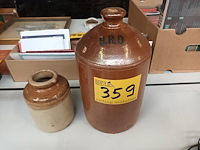 Lot 359 - stenen kruiken. 2 stuks - afbeelding 1 van  3