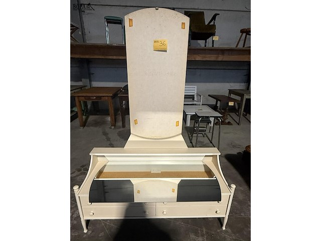 Lot 36 - commode met opzetbaar spiegelgedeelte - afbeelding 1 van  3