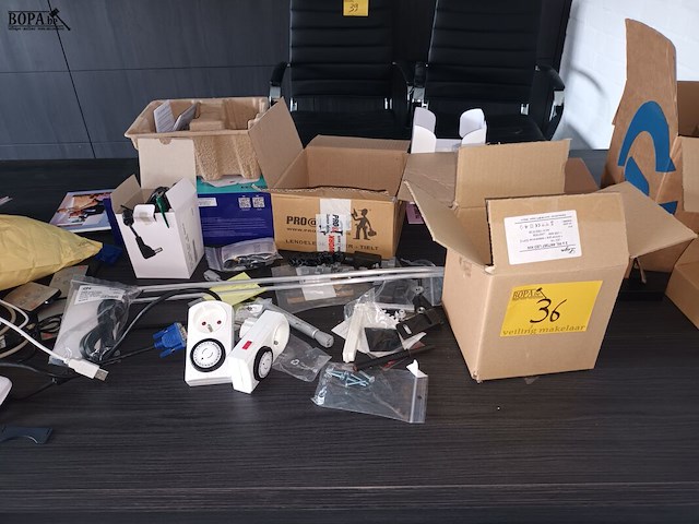 Lot 36 - diverse elektro onderdelen - afbeelding 1 van  6