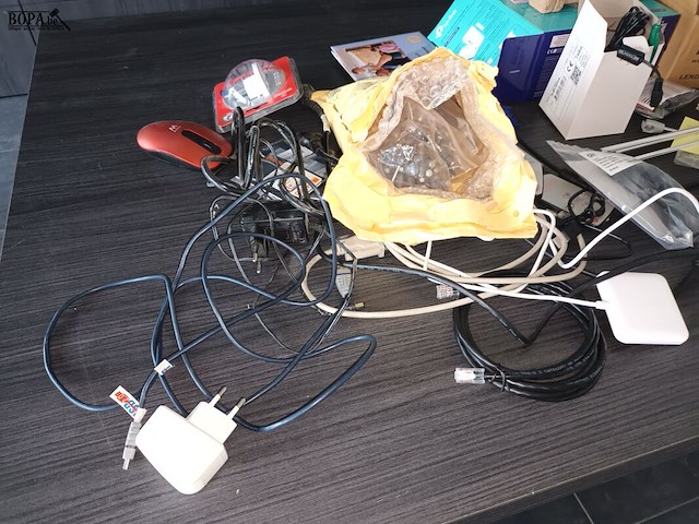 Lot 36 - diverse elektro onderdelen - afbeelding 2 van  6