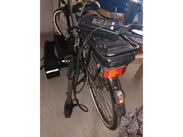 Lot 36 - elektrische damesfiets minerva - afbeelding 5 van  7