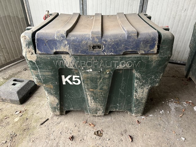 Lot 36 - fieldmaster mazouttank met pomp - afbeelding 1 van  4