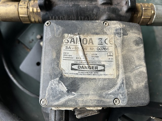 Lot 36 - fieldmaster mazouttank met pomp - afbeelding 4 van  4